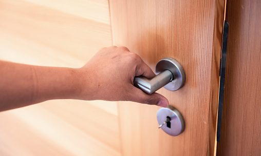 Dans quel cas solliciter un serrurier pour débloquer une porte ?